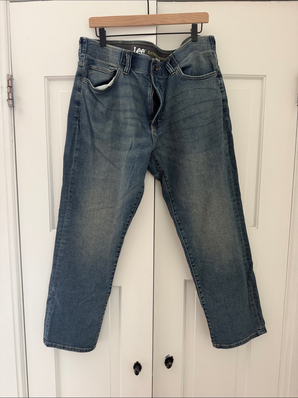 Lee Relaxed Fit Men's Denim Jeans in Faded Blue